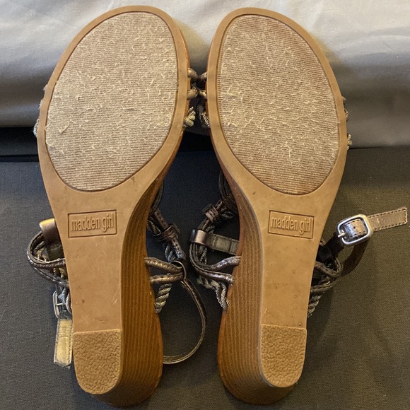madden girl, silver strappy wedge heel sandals size aprx 7 - Picture 2 of 4